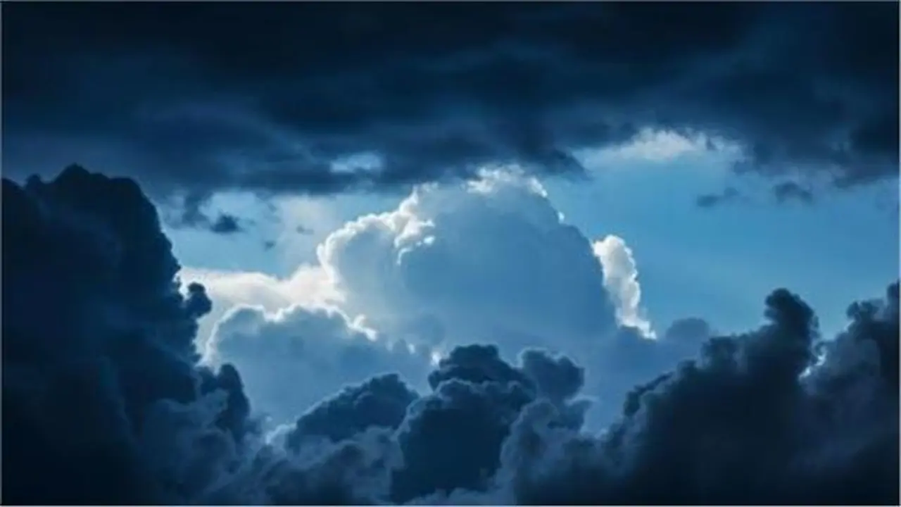 توقعات الطقس حتى الخميس: أمطار رعدية وانخفاض ملموس في درجات الحرارة